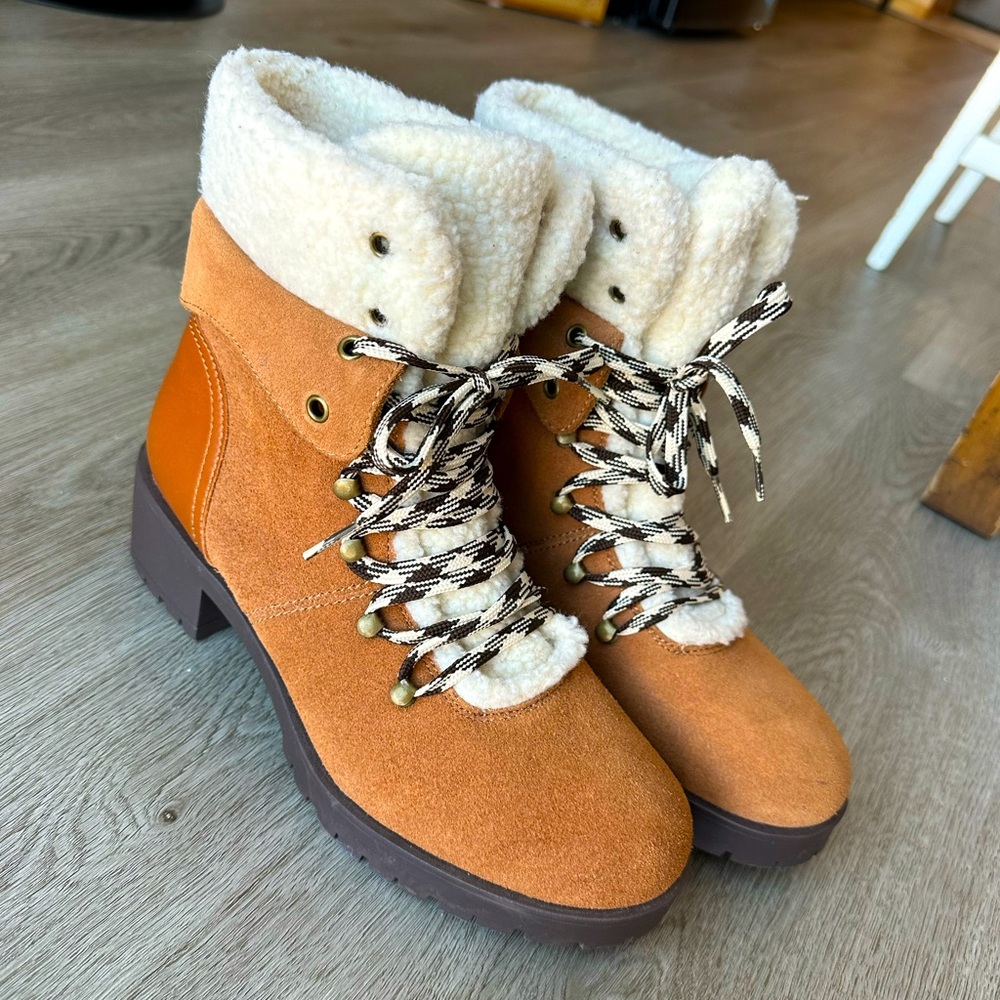 Sold - Skechers Boots